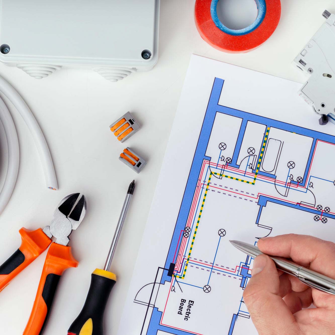 Realizzazione di impianti elettrici civili e industriali