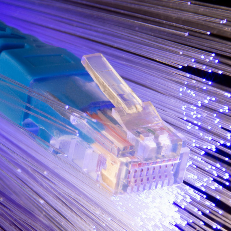 Cassetto ottico e terminazioni in fibra in un armadio di rete